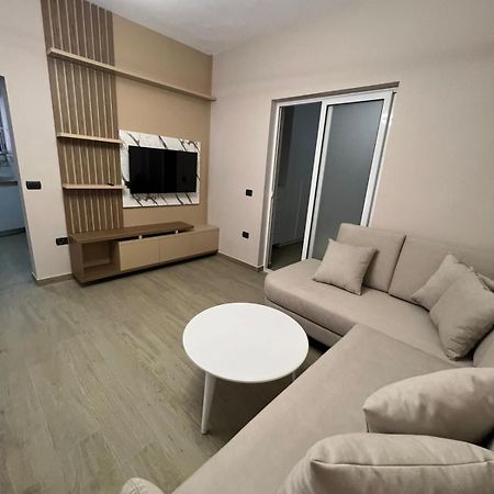 Large Apartment Влёра Экстерьер фото