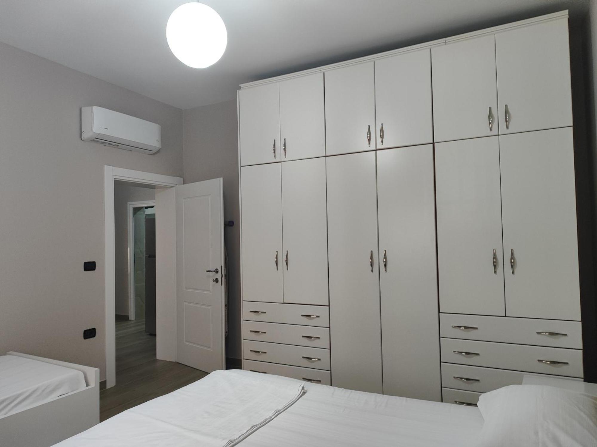 Large Apartment Влёра Экстерьер фото