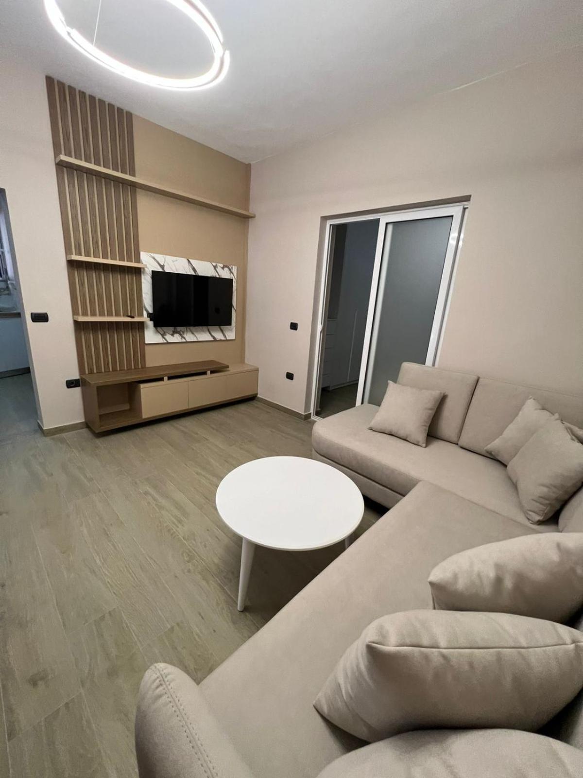 Large Apartment Влёра Экстерьер фото