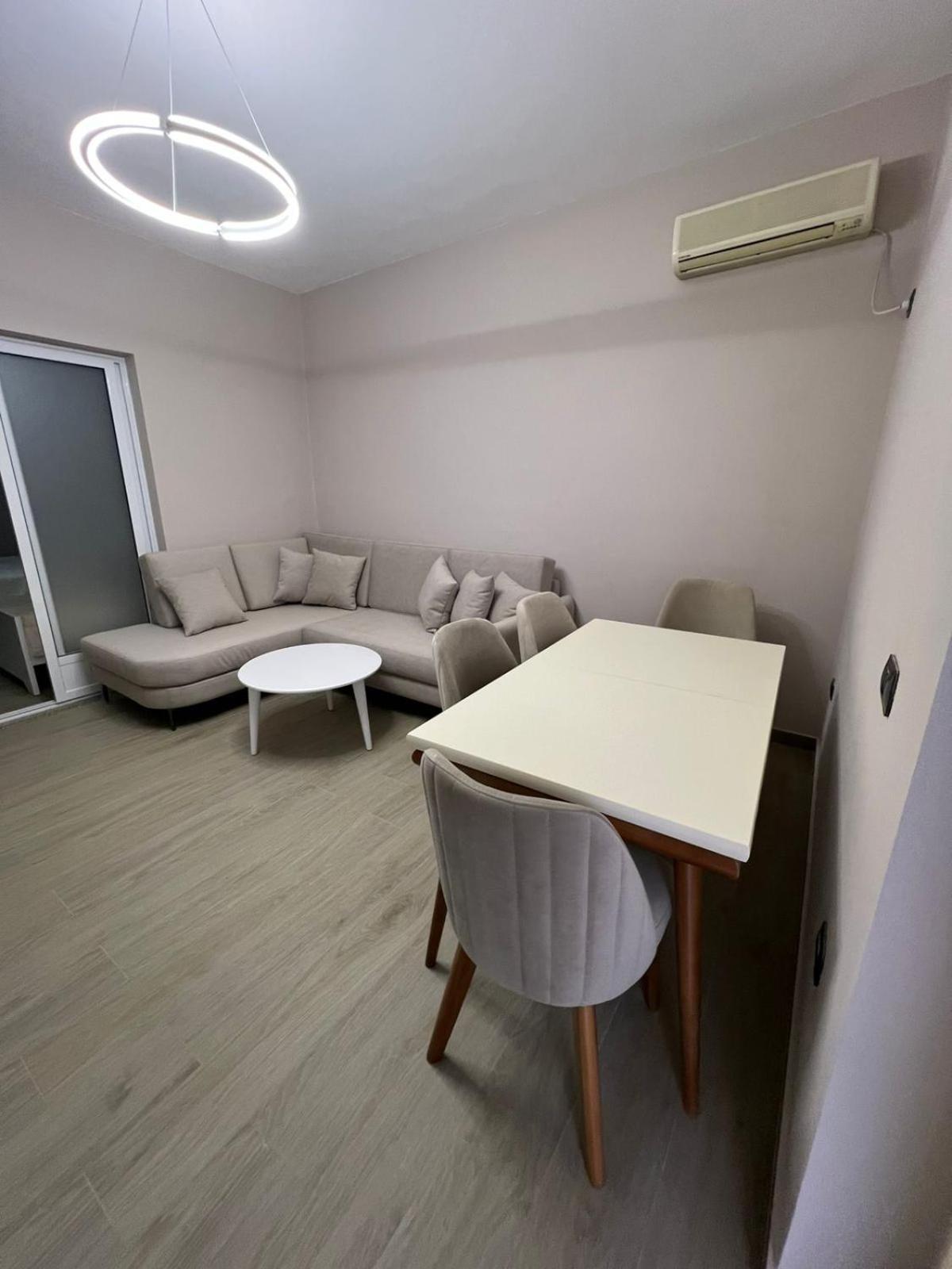Large Apartment Влёра Экстерьер фото
