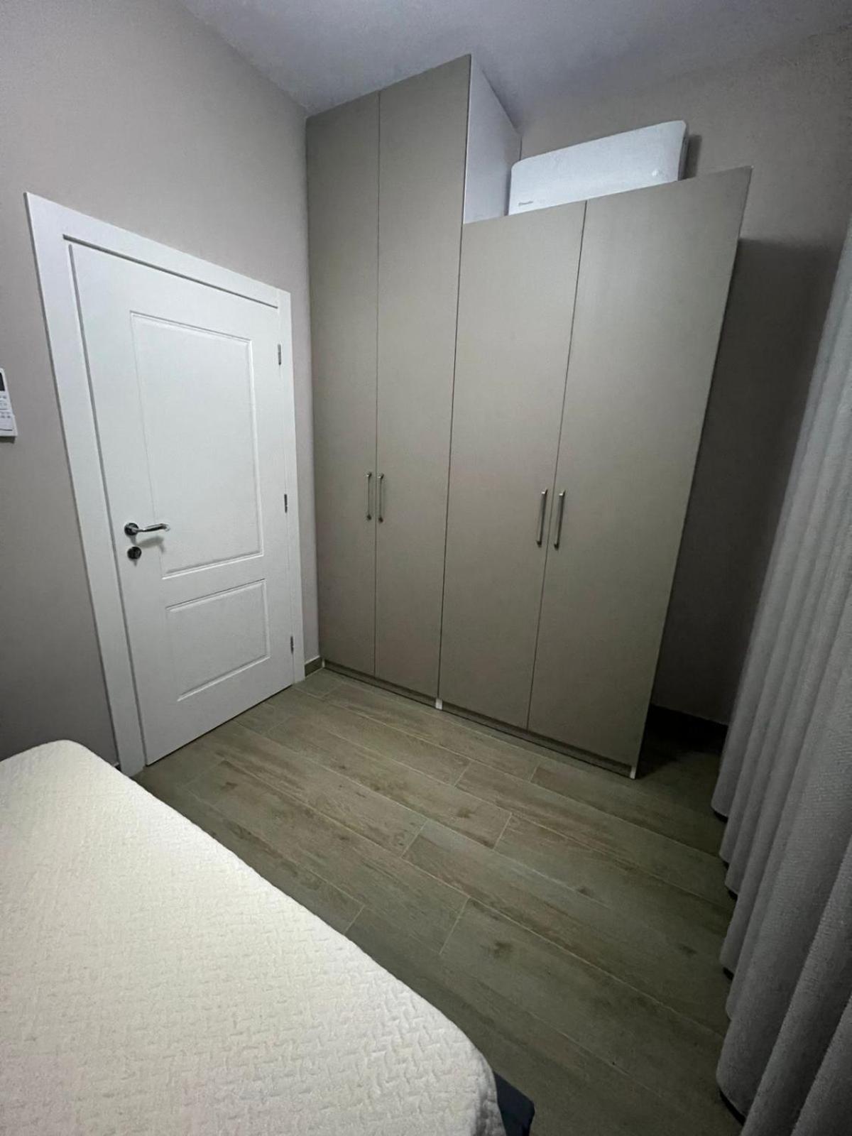 Large Apartment Влёра Экстерьер фото