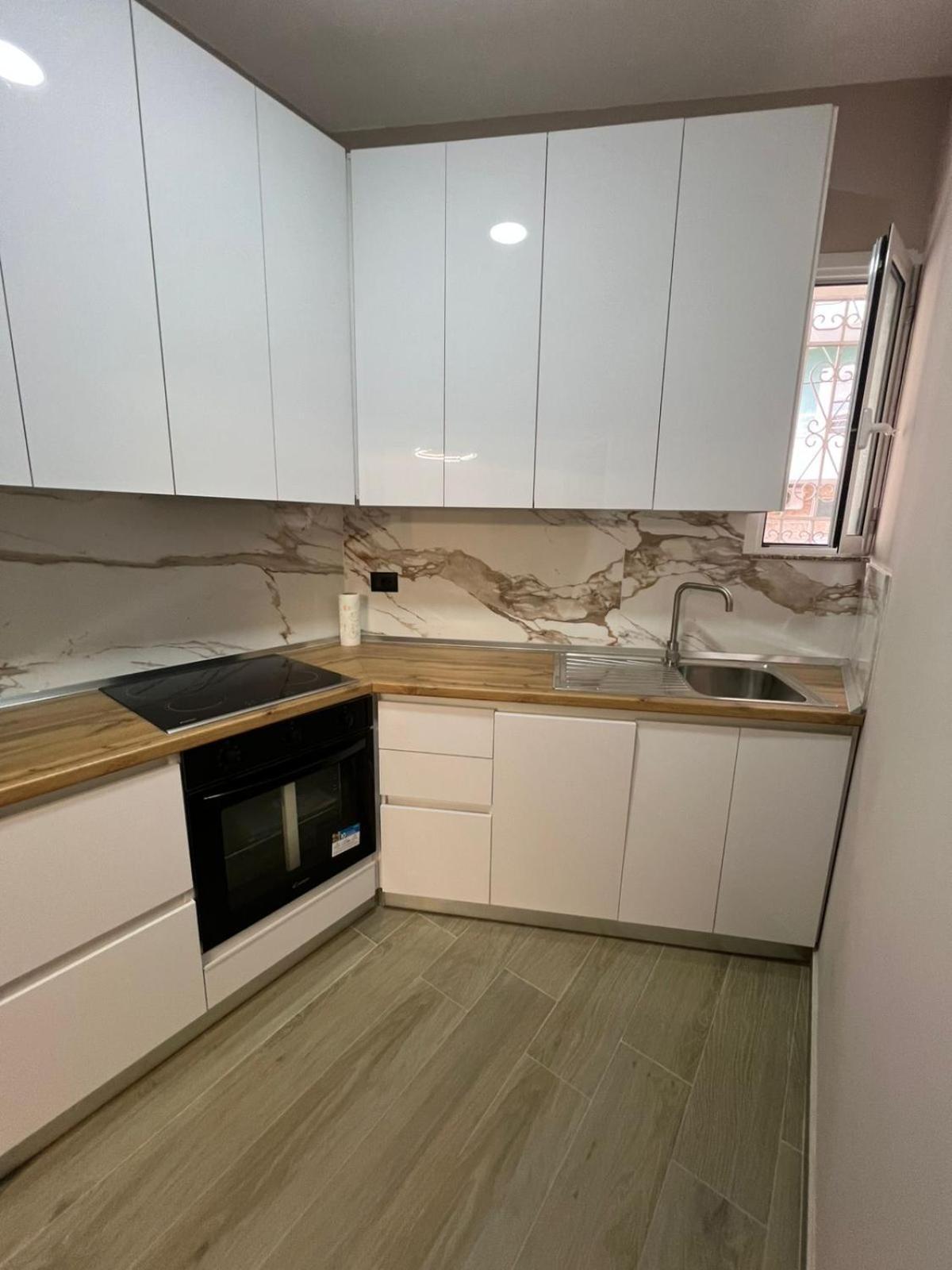 Large Apartment Влёра Экстерьер фото