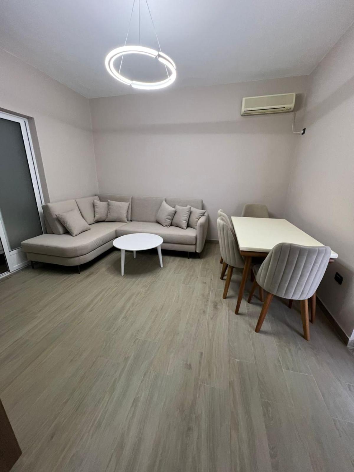 Large Apartment Влёра Экстерьер фото